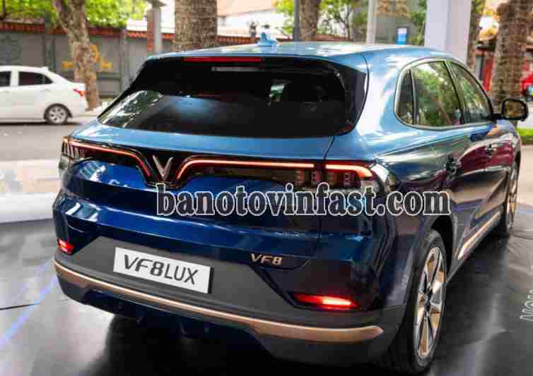 VinFast VF8 Lux 2024 - màu Xanh - xe cực đẹp