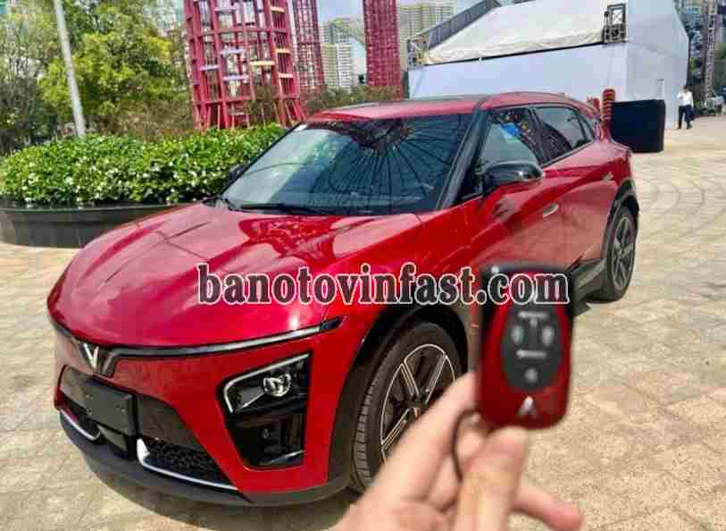 VinFast VF7 Plus 2025, màu Đỏ, Số tự động