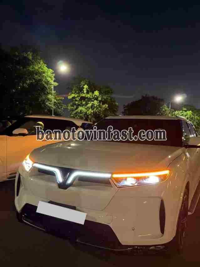 Cần bán xe VinFast VF9 Plus màu Trắng 2023
