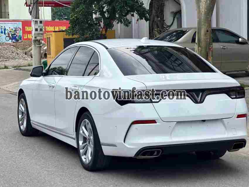 Cần bán gấp xe VinFast Lux A 2.0 Plus 2.0 AT 2019 màu Trắng
