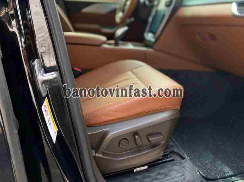 Cần bán gấp xe VinFast Lux SA 2.0 Premium 2.0 AT 2021 màu Đen