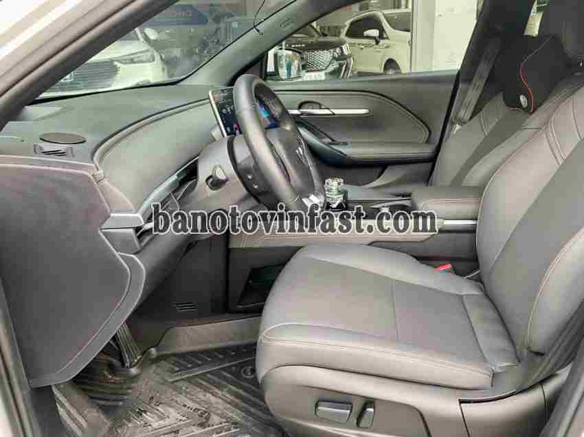 Cần bán gấp xe VinFast VF6 Plus năm 2024, màu Trắng, Số tự động