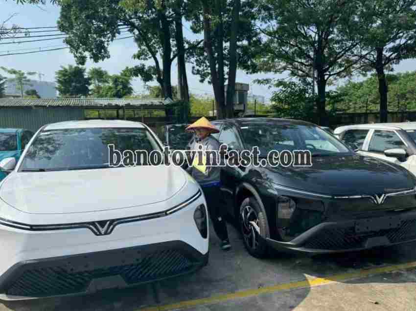 VinFast Limo Green AT 2025 Số tự động XE CỰC MỚI