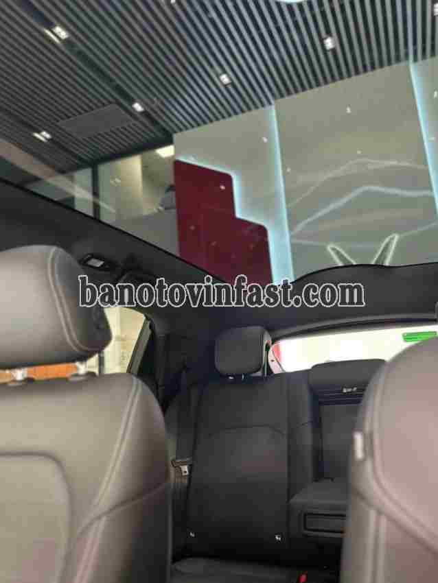 Bán xe VinFast VF7 Plus AWD đời 2025, màu Đen, giá cạnh tranh