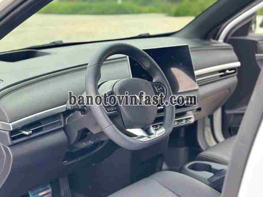 Cần bán gấp xe VinFast VF6 Plus năm 2024, màu Trắng, Số tự động