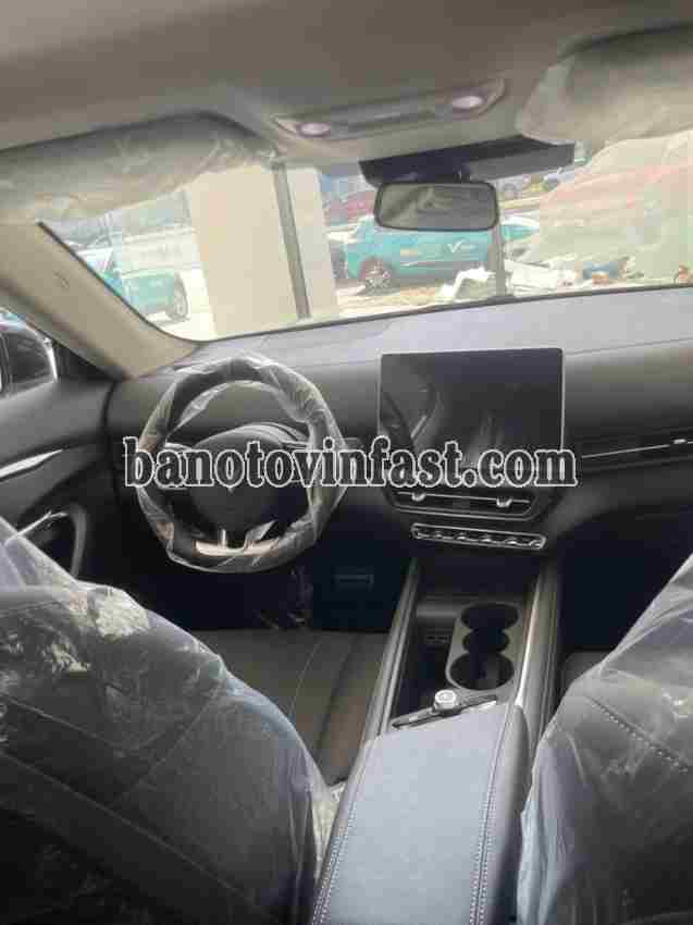 VinFast VF7 Eco Số tự động màu Trắng 2025