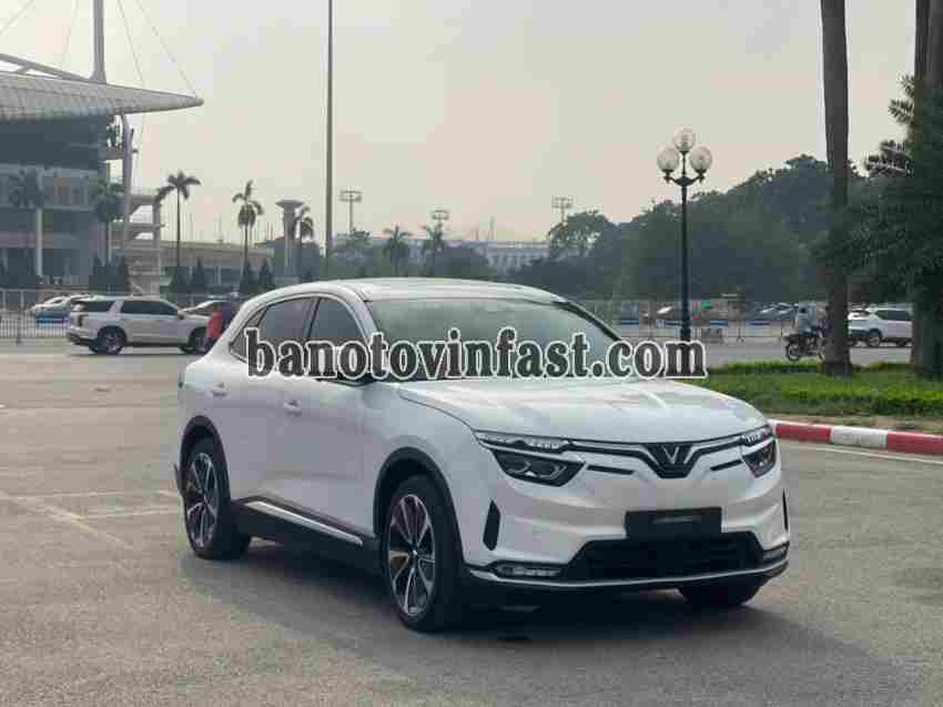 Cần bán gấp xe VinFast VF8 Plus AWD năm 2023, màu Trắng, Số tự động