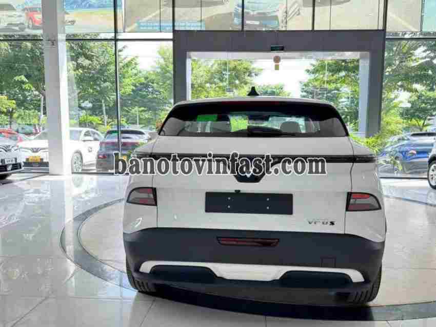 VinFast VF6 Eco năm 2025