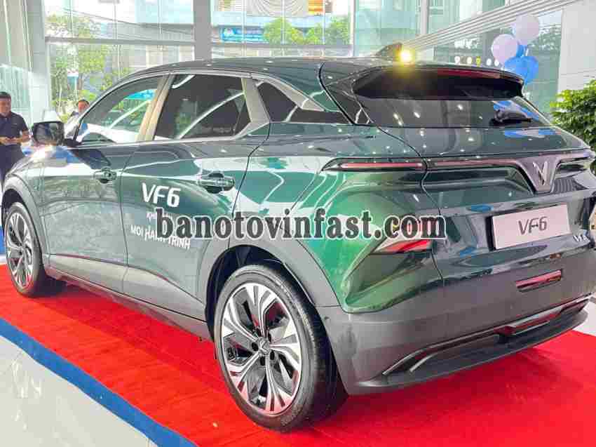 VinFast VF6 Plus 2026. Kết nối giá trị thật