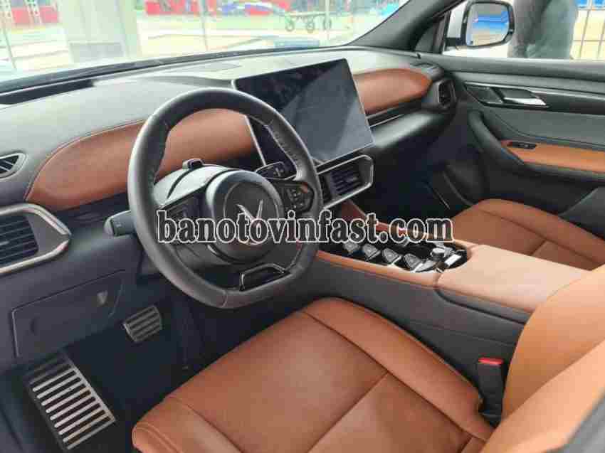 VinFast VF8 2026 Số tự động