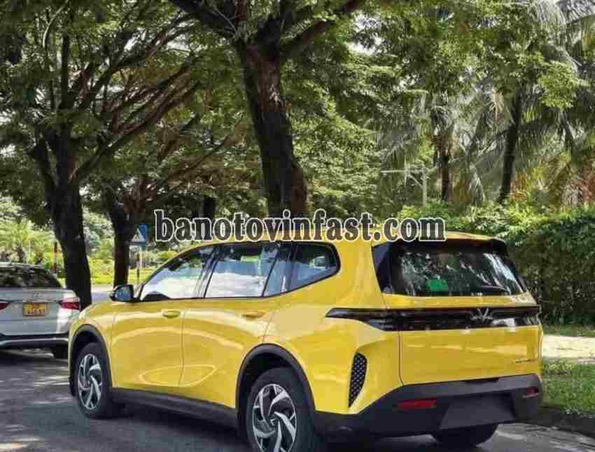 Xe VinFast Limo Green AT tiêu chuẩn - Vàng - 2026