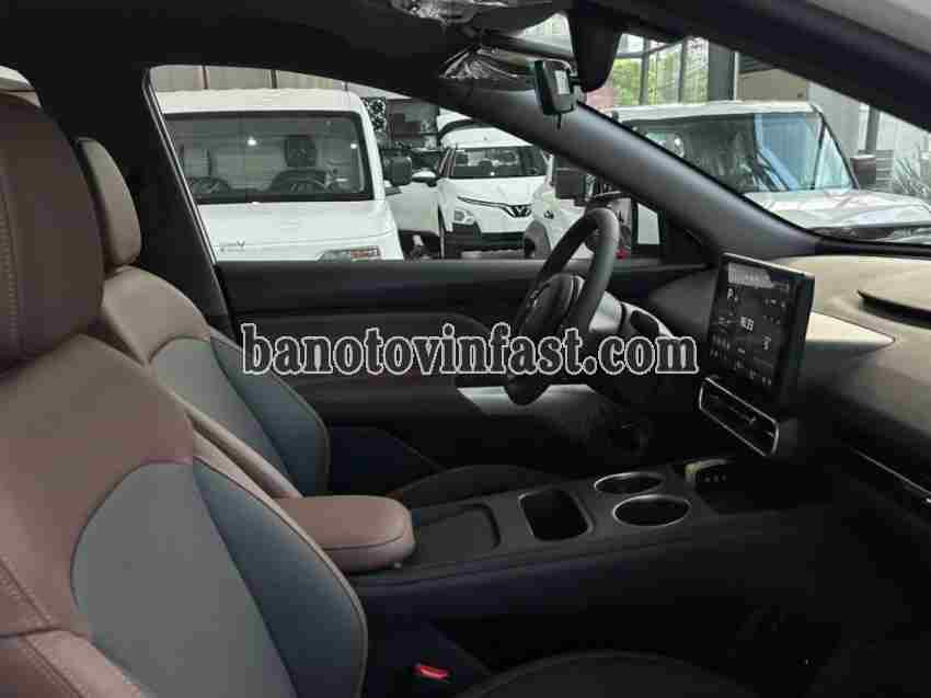 VinFast VF MPV 7 AT 2026 - Đẹp lung linh