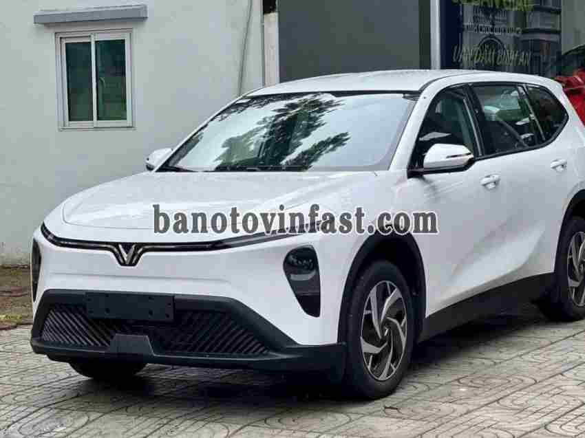 VinFast Limo Green AT sx 2026 mới kính kong